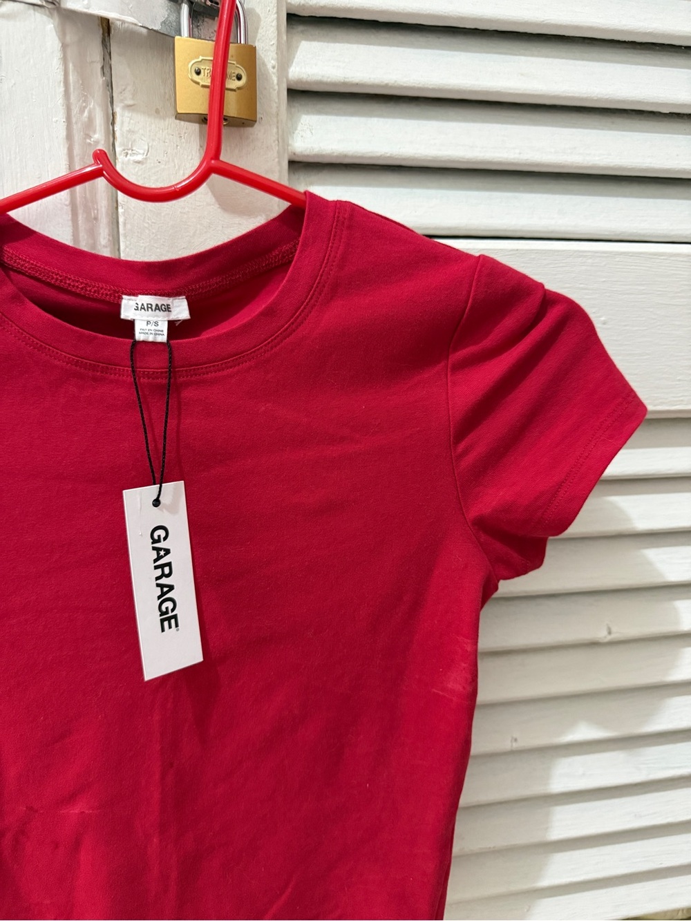 Garage Red Baby tee - Picture 2 of 3